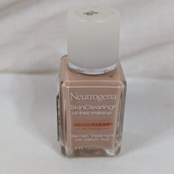 Neutrogena Skin Clearing Buff Foundation - Picture 1 of 3